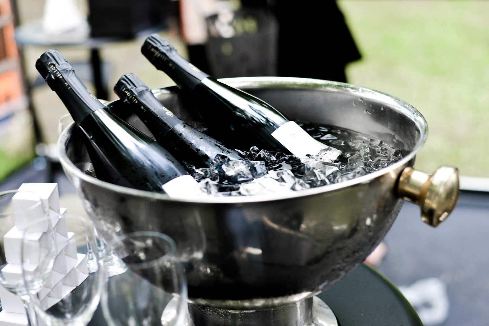 Aperitivo con servizio bollicine e cocktail bar Circus